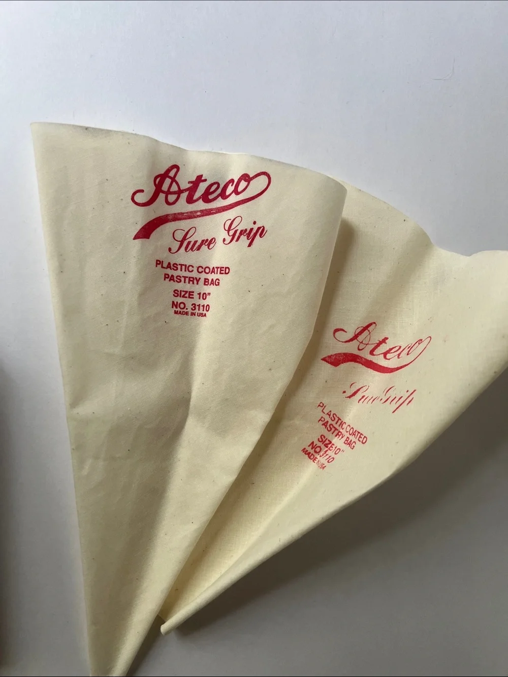 Vintage White Pastry Bag & Cake Decorating Tip Set